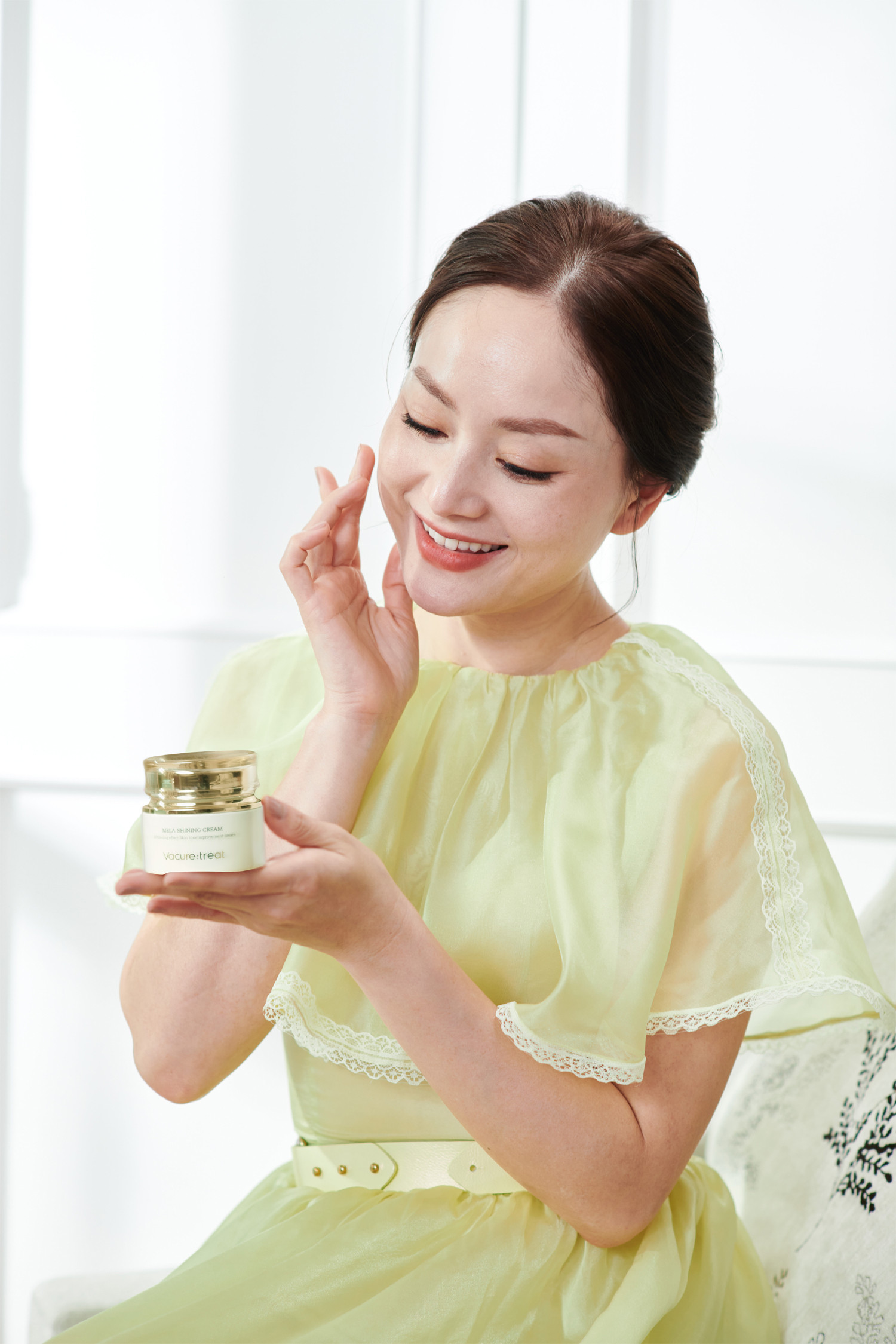 Diễn viên Lan Phương yên tâm khi sử dụng Mela Shining CreamMela Shining Cream